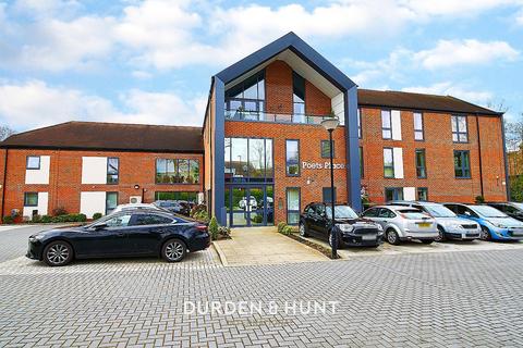 Poets Place, Loughton, IG10 1 bed apartment for sale