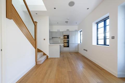 Crombie Mews, SW11 2JB 2 bed flat for sale