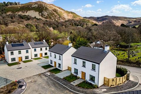 The Beech P1 Y Bluen Goch, Dwygyfylchi 3 bed detached house for sale