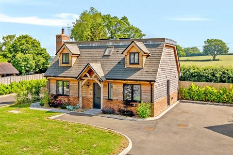 Dwelly Lane, Edenbridge, TN8 3 bed detached house for sale