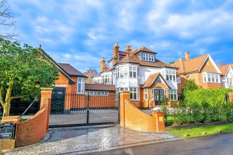 6 bedroom detached house for sale