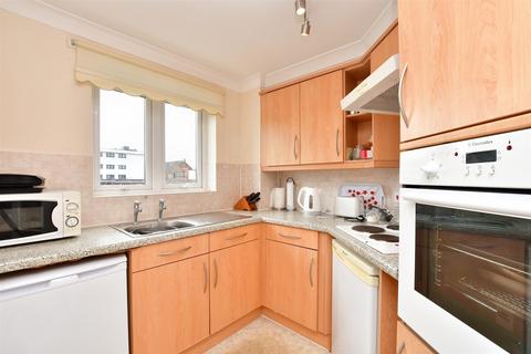 Massetts Road, Horley, Surrey 2 bed flat for sale