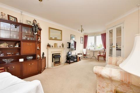 Massetts Road, Horley, Surrey 2 bed flat for sale