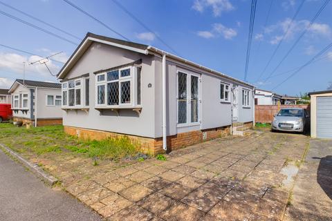 Wey Meadows, Weybridge, Surrey, KT13 2 bed park home for sale