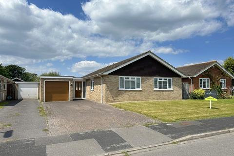 Golden Crescent, Everton, Lymington SO41 3 bed detached bungalow for sale