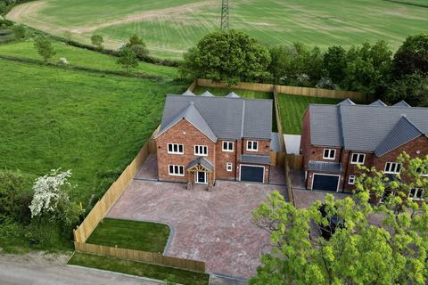 6 bedroom detached house for sale