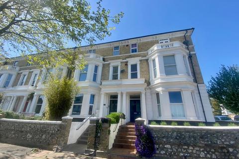 43 Enys Road, Eastbourne 2 bed flat for sale