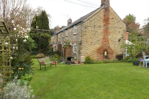 Hampton, Near Highworth SN6 9 bed terraced house for sale