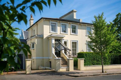 Clifton Hill, St John's Wood, NW8 4 bed house for sale