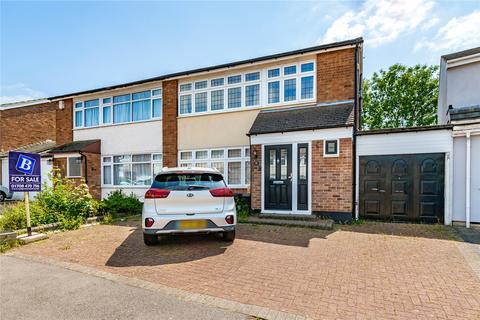 Berkeley Drive, Hornchurch, RM11 3 bed semi