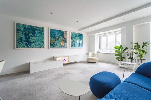 Christchurch BH23 2 bed apartment for sale