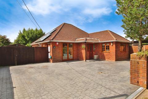 Crete Road, Dibden Purlieu, Southampton 2 bed detached bungalow for sale