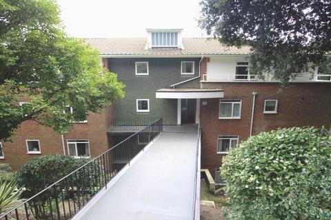 Baslow Road, Meads, Eastbourne, BN20 7UL 2 bed flat for sale