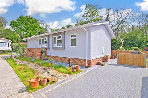 Havenwood, Arundel, West Sussex 2 bed park home for sale