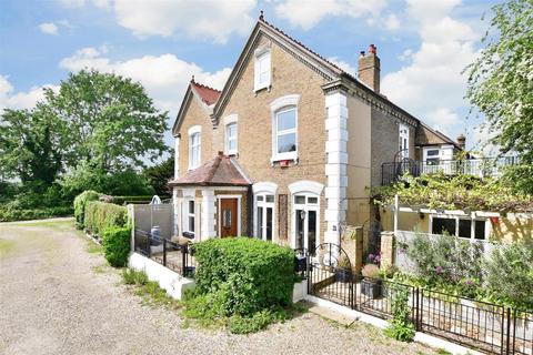 5 bedroom semi-detached house for sale