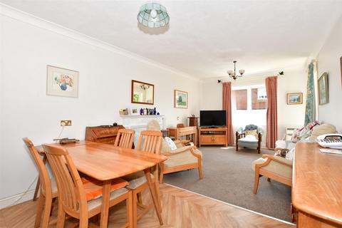 Queen Street, Arundel, West Sussex 2 bed ground floor flat for sale