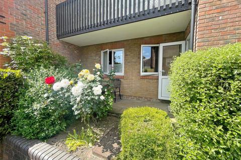 Queen Street, Arundel, West Sussex 2 bed ground floor flat for sale