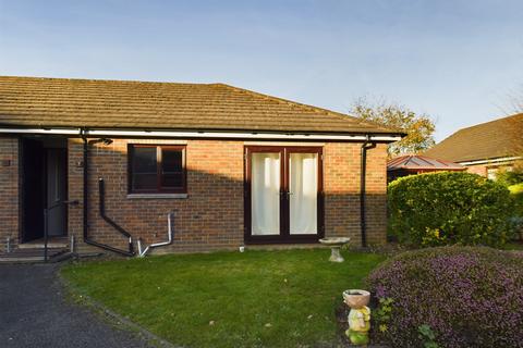 Wakeford Court, Tadley, RG26 1 bed bungalow for sale