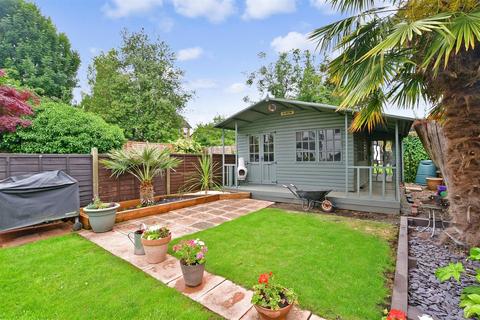 St. James Road, Sutton, Surrey 2 bed ground floor maisonette for sale