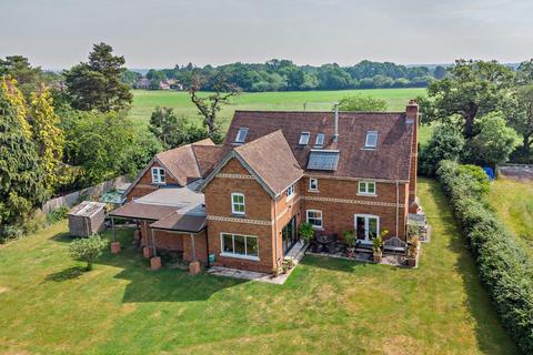 6 bedroom detached house for sale