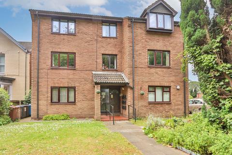 Waddington Court, Cottingham Road... 2 bed apartment for sale