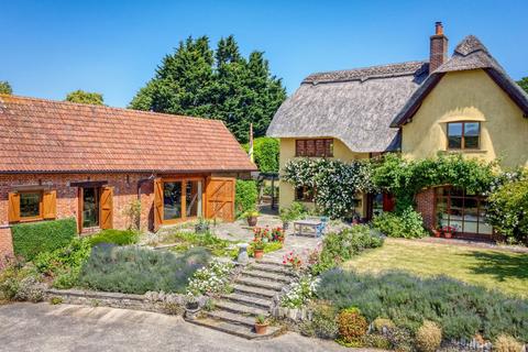 8 bedroom equestrian property for sale