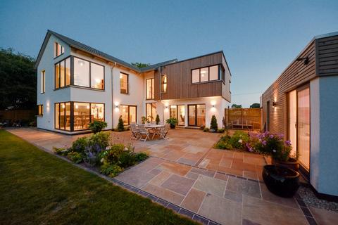 Trenley Drive, Canterbury, Kent 4 bed detached house for sale