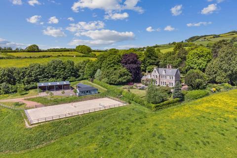 6 bedroom equestrian property for sale