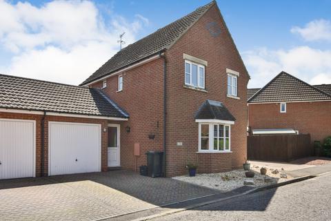 3 bedroom link detached house for sale