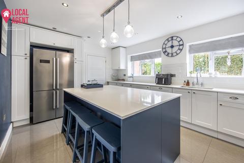 Glebe Place, Horton Kirby, Dartford, DA4 3 bed detached house for sale