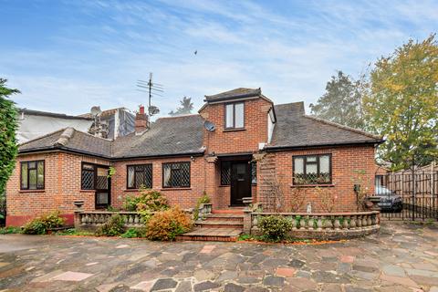 The Drive, Rickmansworth, WD3 5 bed detached house for sale