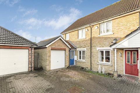 Merchants Close, Knaphill, Woking... 3 bed semi