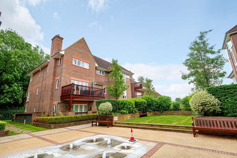 Hammers Lane, Mill Hill NW7 3 bed apartment for sale