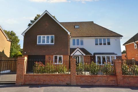 6 bedroom detached house for sale