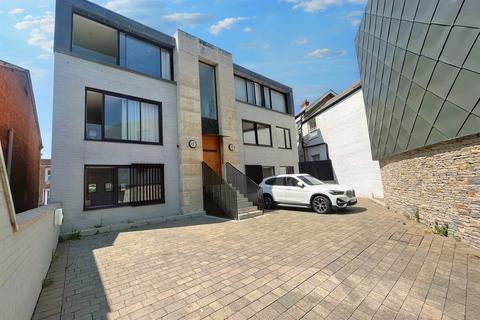 Swanage 2 bed flat for sale