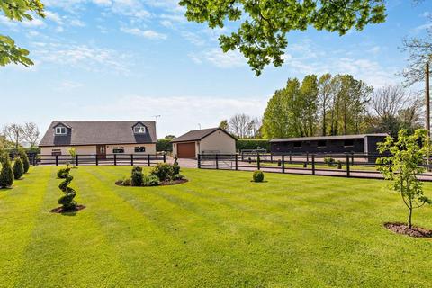 4 bedroom equestrian property for sale