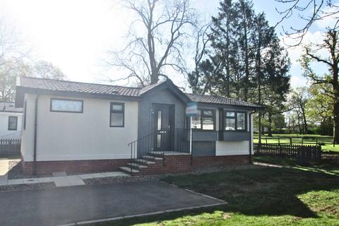 Bury St. Edmunds, Suffolk, IP31 2 bed park home for sale