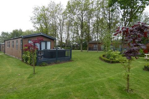 2 bedroom lodge for sale