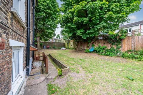 Kelvin Grove, Sydenham, London, SE26 2 bed flat for sale