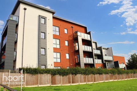Firwood Lane, Harold Wood 2 bed apartment for sale
