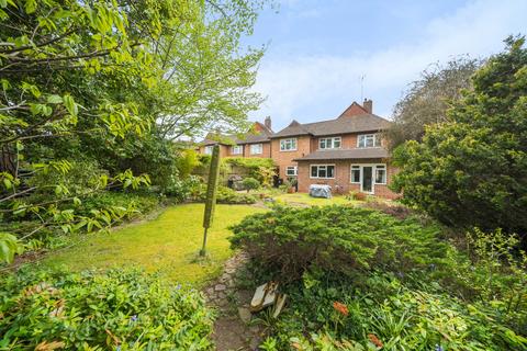 Hamilton Avenue, Pyrford, GU22 4 bed detached house for sale