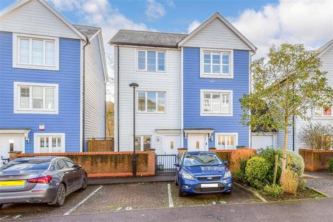 Redbud Road, Tonbridge, Kent 3 bed townhouse for sale
