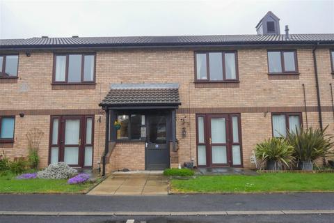 Galloway Court, Pudsey, LS28 8RA 2 bed flat for sale