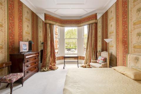 Egerton Gardens, Knightsbridge... 1 bed apartment for sale