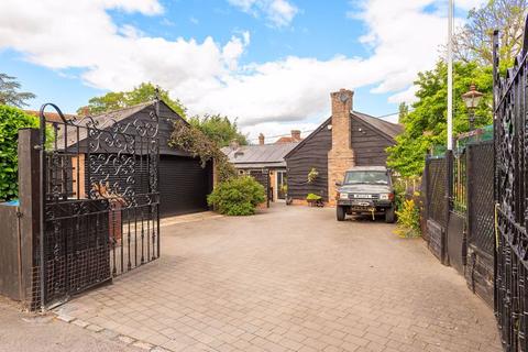 Drayton Beauchamp 4 bed barn conversion for sale