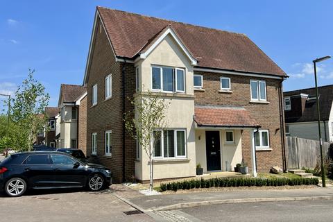 Barry Drive, Haywards Heath, RH16 4 bed house for sale