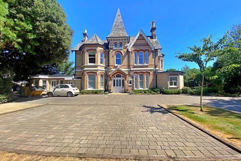 Dean Park 3 bed flat for sale