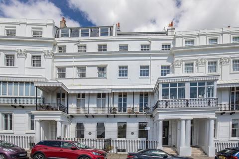 Lewes Crescent, Brighton 2 bed apartment for sale