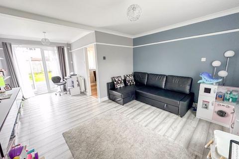 Manship Green, Shepton Mallet 3 bed semi