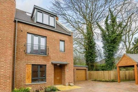 Green Close, Brookmans Park AL9 4 bed townhouse for sale